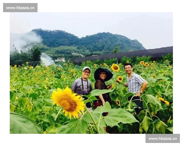亚马尔父亲节晒童年合照:爸爸,永远爱你! 亚马尔父亲节晒童年合照:爸爸,永远爱你!