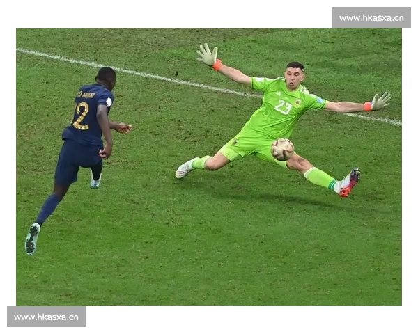 卡西神扑 + 网友调侃:阿圭罗单刀不进,射术堪忧? 卡西神扑 + 网友调侃:阿圭罗单刀不进,射术堪忧?