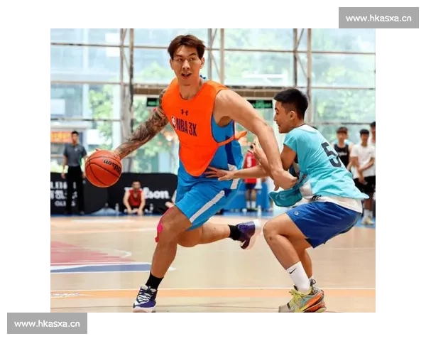 篮球赛场激战正酣队员奋力拼搏展现精彩瞬间精彩对决点燃球迷激情